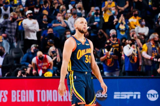 开云官方网站-赛季画上休止符 但库里给了勇士一道可以追逐的光