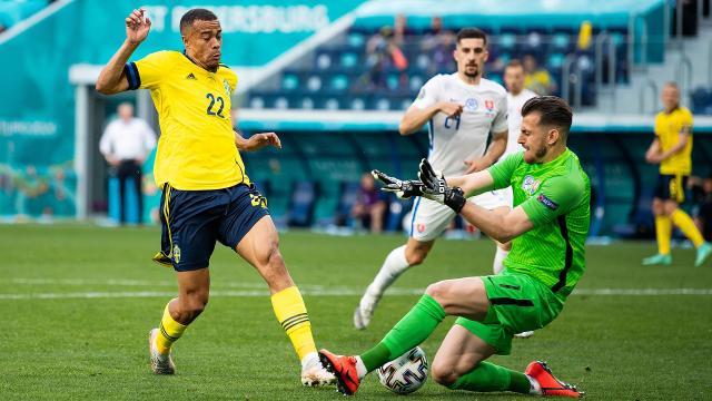 开云登录入口地址-瑞典大将：赢在下半场 斯洛伐克主帅：没赢我也满意